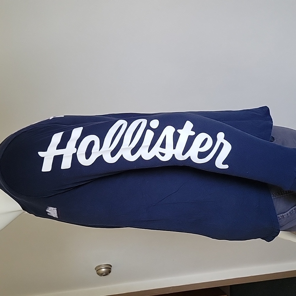 Hollister Long-sleeve Tee - Picture 4 of 6